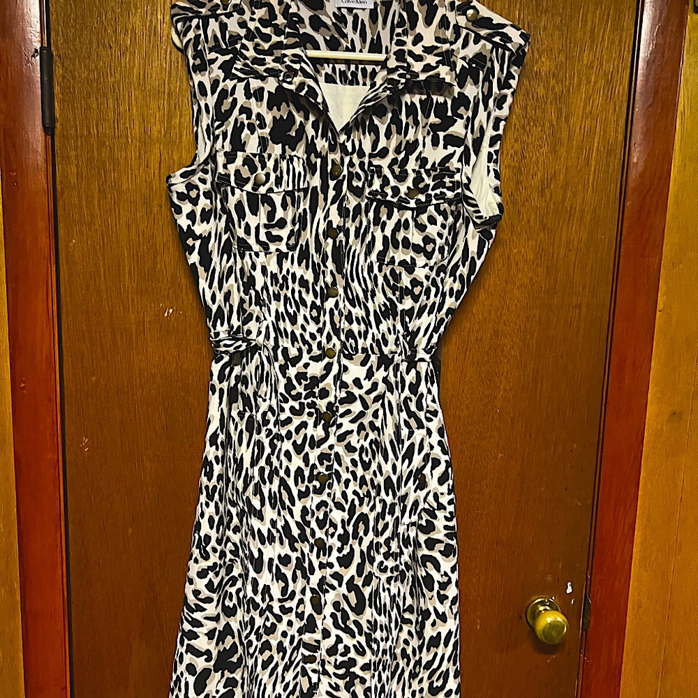 Calvin Klein button down animal print dress with belt. Size 14 Short sleeve